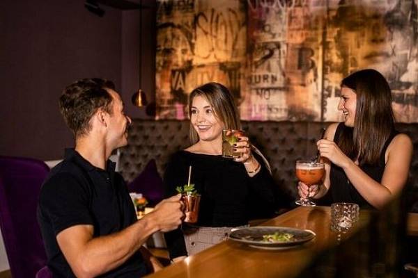 Let the evening end together 